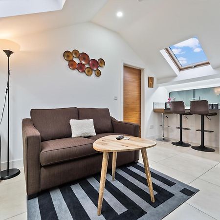 Exquisite 2-Bedroom Penthouse-Sleeps 7-Free Parking With Workstations & High-Speed Wifi Birmingham Zewnętrze zdjęcie