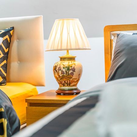 Exquisite 2-Bedroom Penthouse-Sleeps 7-Free Parking With Workstations & High-Speed Wifi Birmingham Zewnętrze zdjęcie
