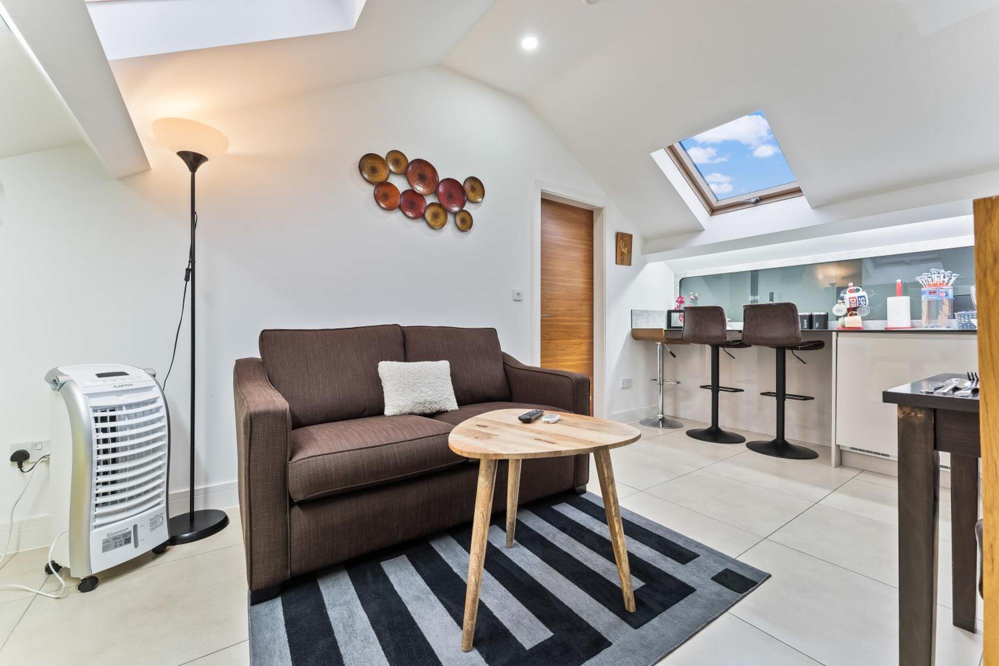 Exquisite 2-Bedroom Penthouse-Sleeps 7-Free Parking With Workstations & High-Speed Wifi Birmingham Zewnętrze zdjęcie