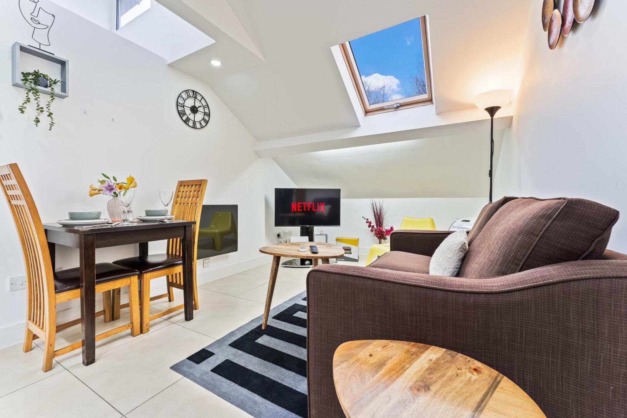 Exquisite 2-Bedroom Penthouse-Sleeps 7-Free Parking With Workstations & High-Speed Wifi Birmingham Zewnętrze zdjęcie
