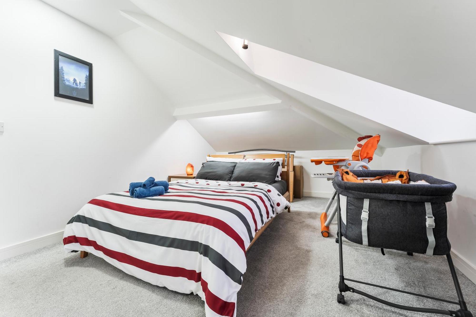 Exquisite 2-Bedroom Penthouse-Sleeps 7-Free Parking With Workstations & High-Speed Wifi Birmingham Zewnętrze zdjęcie
