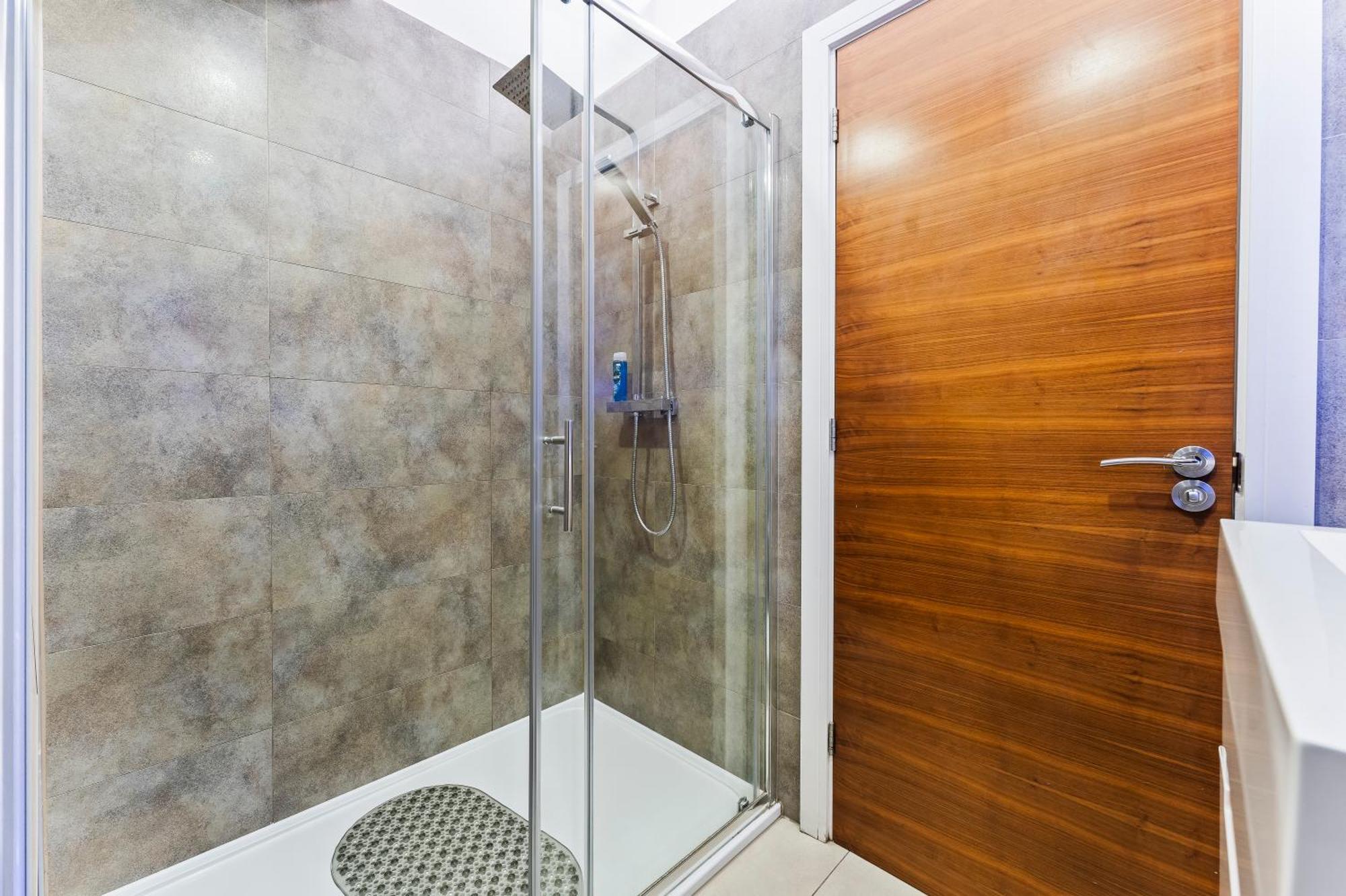 Exquisite 2-Bedroom Penthouse-Sleeps 7-Free Parking With Workstations & High-Speed Wifi Birmingham Zewnętrze zdjęcie