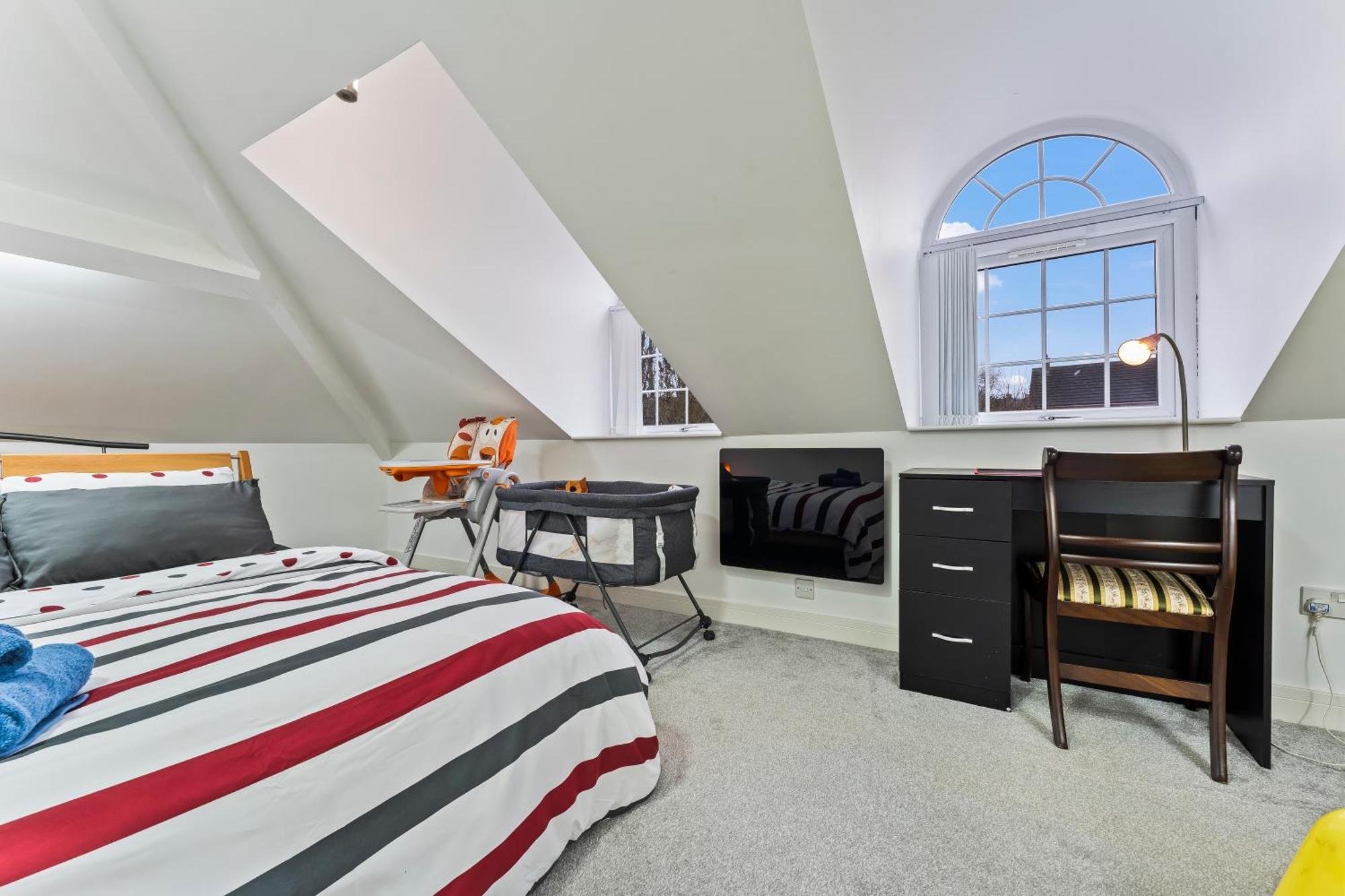 Exquisite 2-Bedroom Penthouse-Sleeps 7-Free Parking With Workstations & High-Speed Wifi Birmingham Zewnętrze zdjęcie