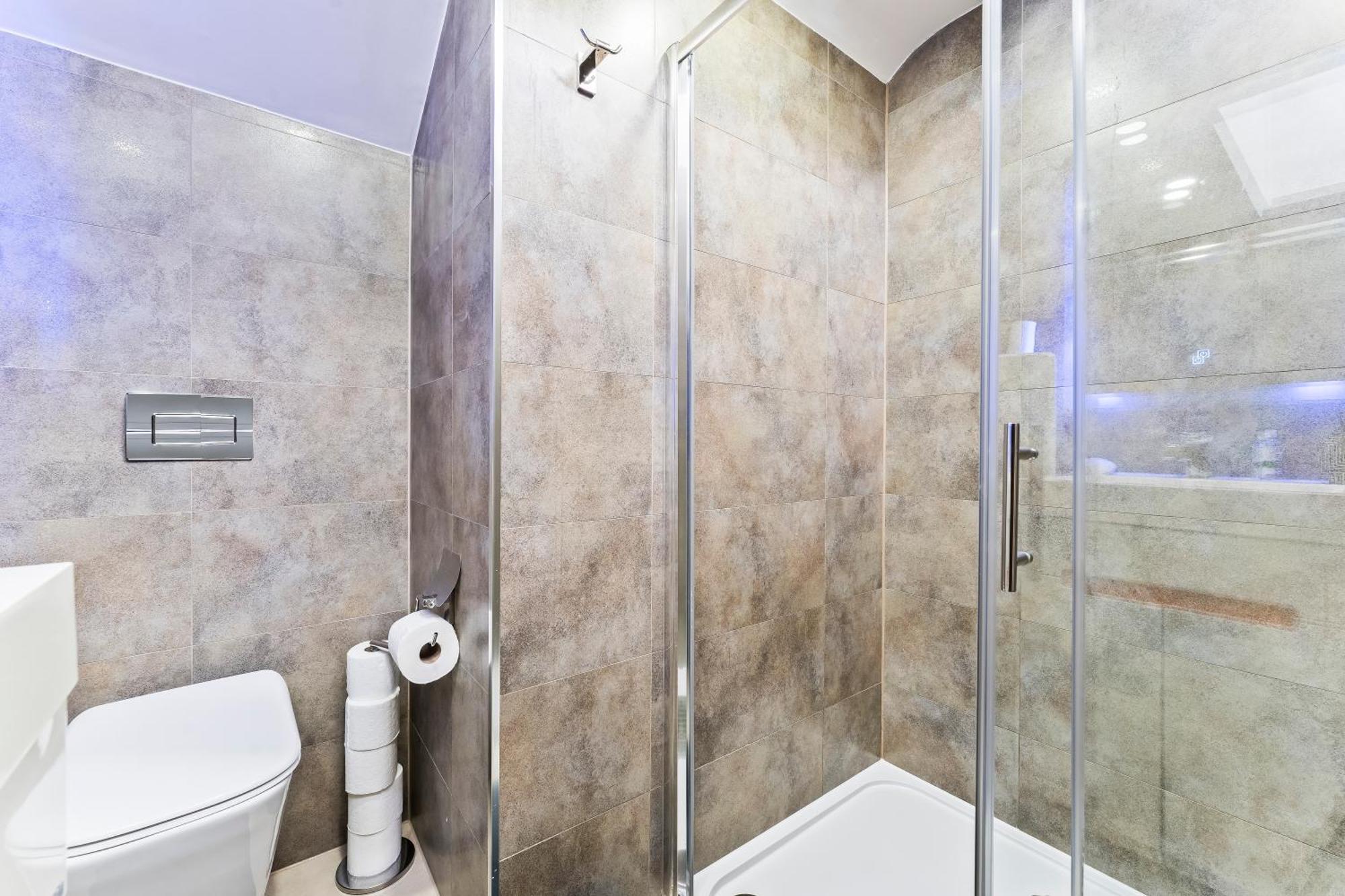 Exquisite 2-Bedroom Penthouse-Sleeps 7-Free Parking With Workstations & High-Speed Wifi Birmingham Zewnętrze zdjęcie