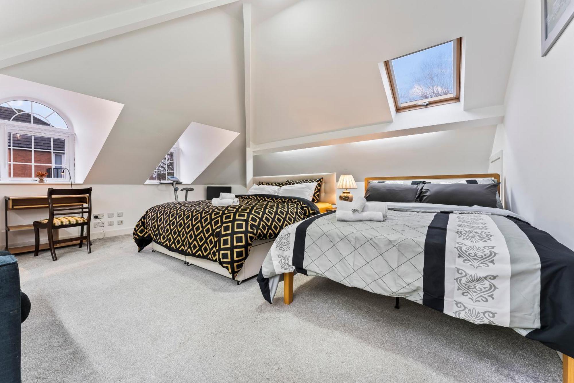 Exquisite 2-Bedroom Penthouse-Sleeps 7-Free Parking With Workstations & High-Speed Wifi Birmingham Zewnętrze zdjęcie