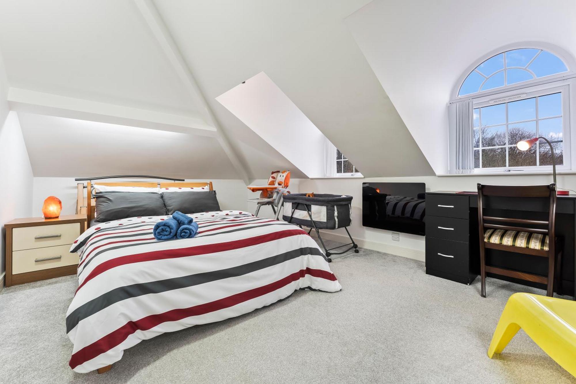 Exquisite 2-Bedroom Penthouse-Sleeps 7-Free Parking With Workstations & High-Speed Wifi Birmingham Zewnętrze zdjęcie