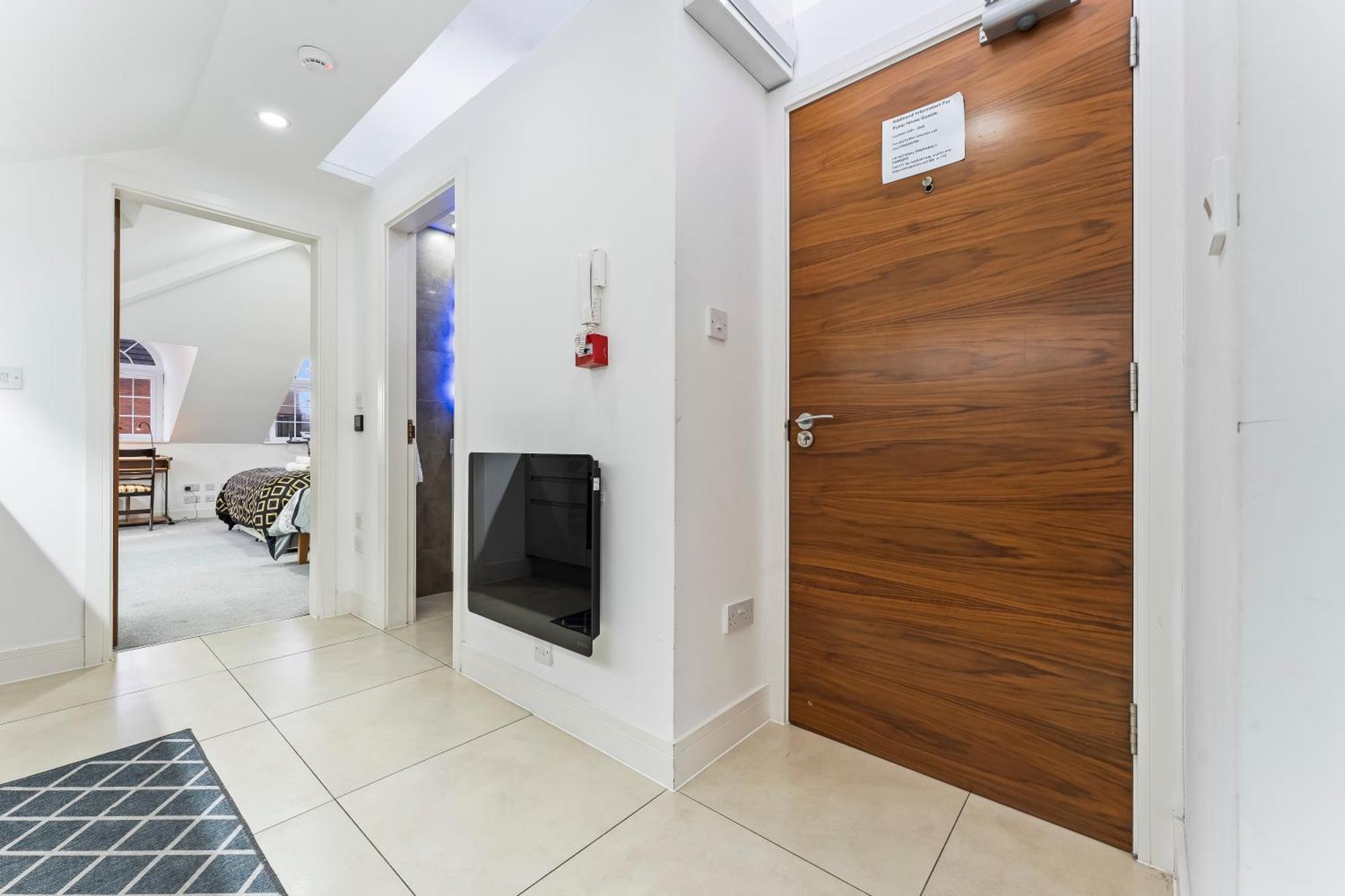 Exquisite 2-Bedroom Penthouse-Sleeps 7-Free Parking With Workstations & High-Speed Wifi Birmingham Zewnętrze zdjęcie