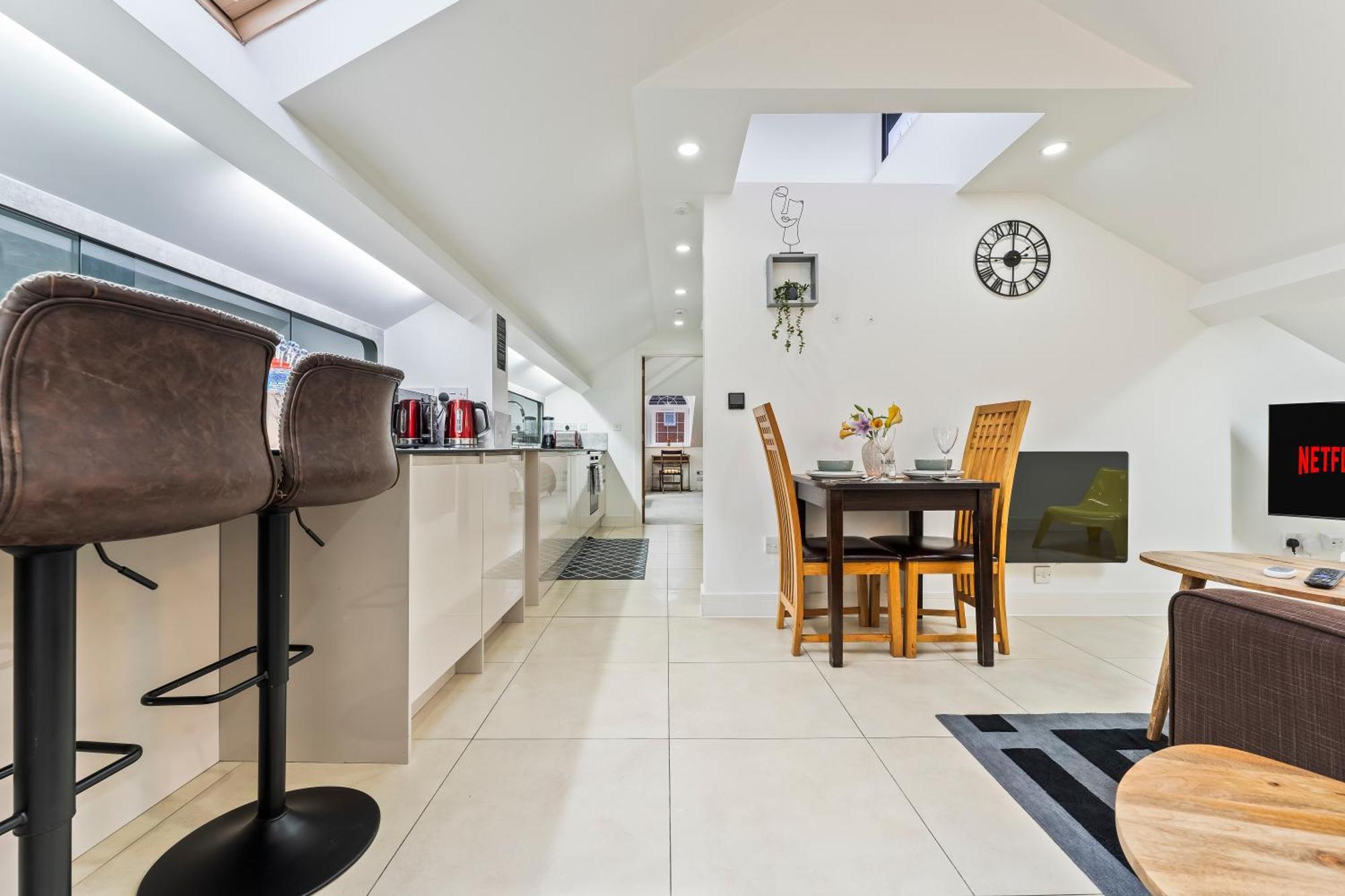 Exquisite 2-Bedroom Penthouse-Sleeps 7-Free Parking With Workstations & High-Speed Wifi Birmingham Zewnętrze zdjęcie