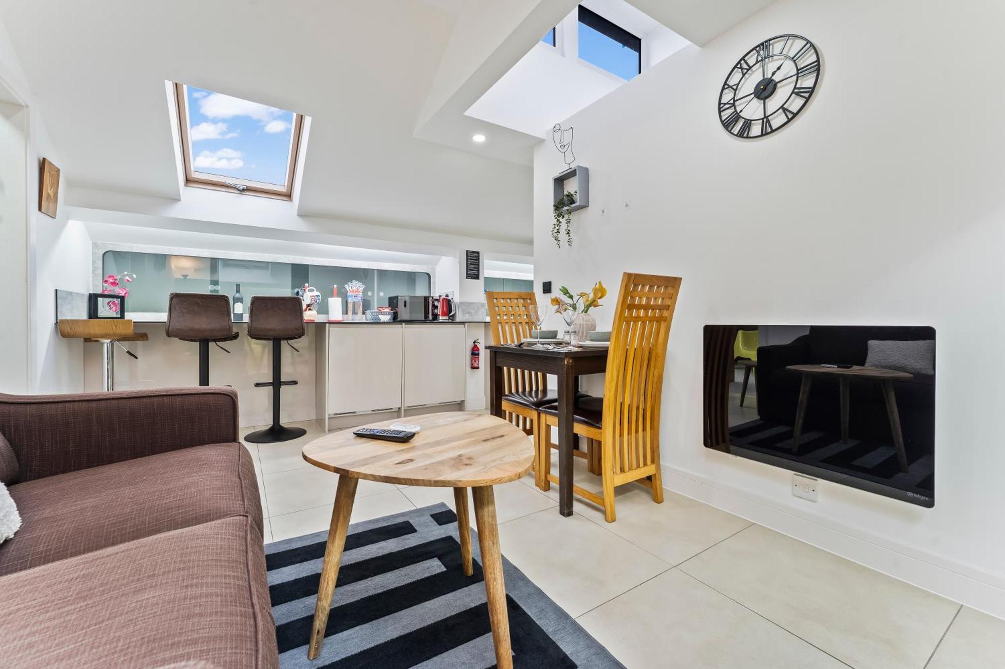 Exquisite 2-Bedroom Penthouse-Sleeps 7-Free Parking With Workstations & High-Speed Wifi Birmingham Zewnętrze zdjęcie