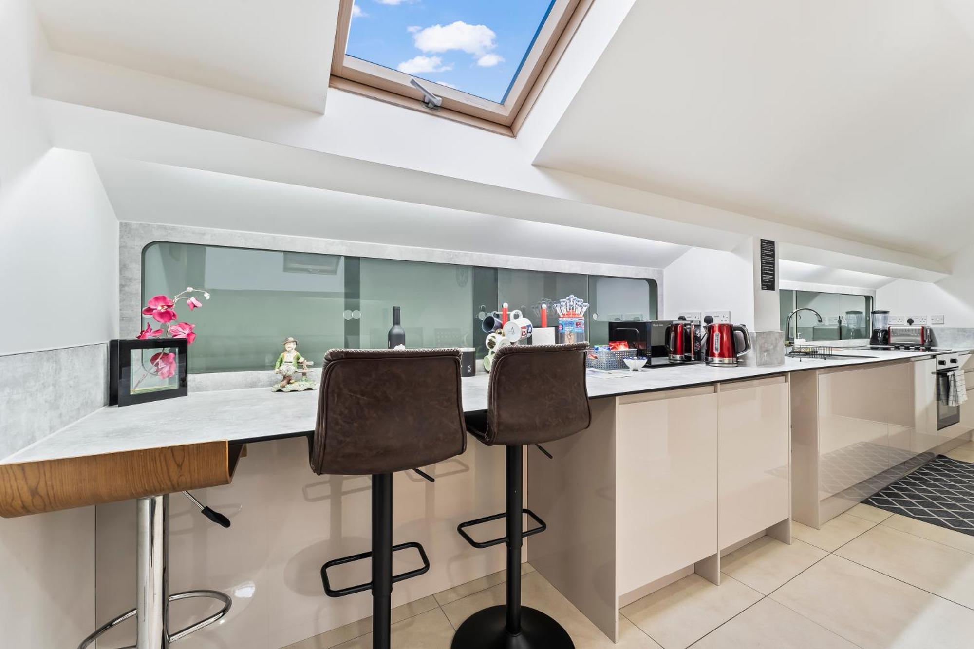 Exquisite 2-Bedroom Penthouse-Sleeps 7-Free Parking With Workstations & High-Speed Wifi Birmingham Zewnętrze zdjęcie