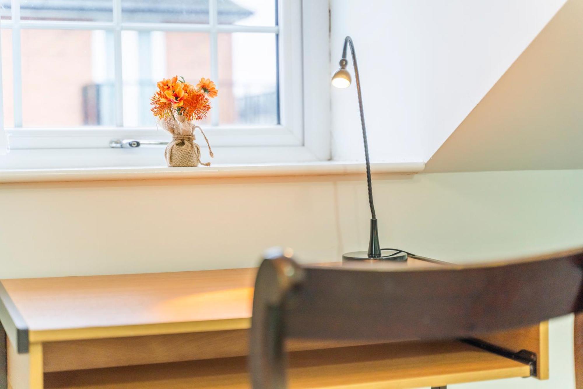 Exquisite 2-Bedroom Penthouse-Sleeps 7-Free Parking With Workstations & High-Speed Wifi Birmingham Zewnętrze zdjęcie
