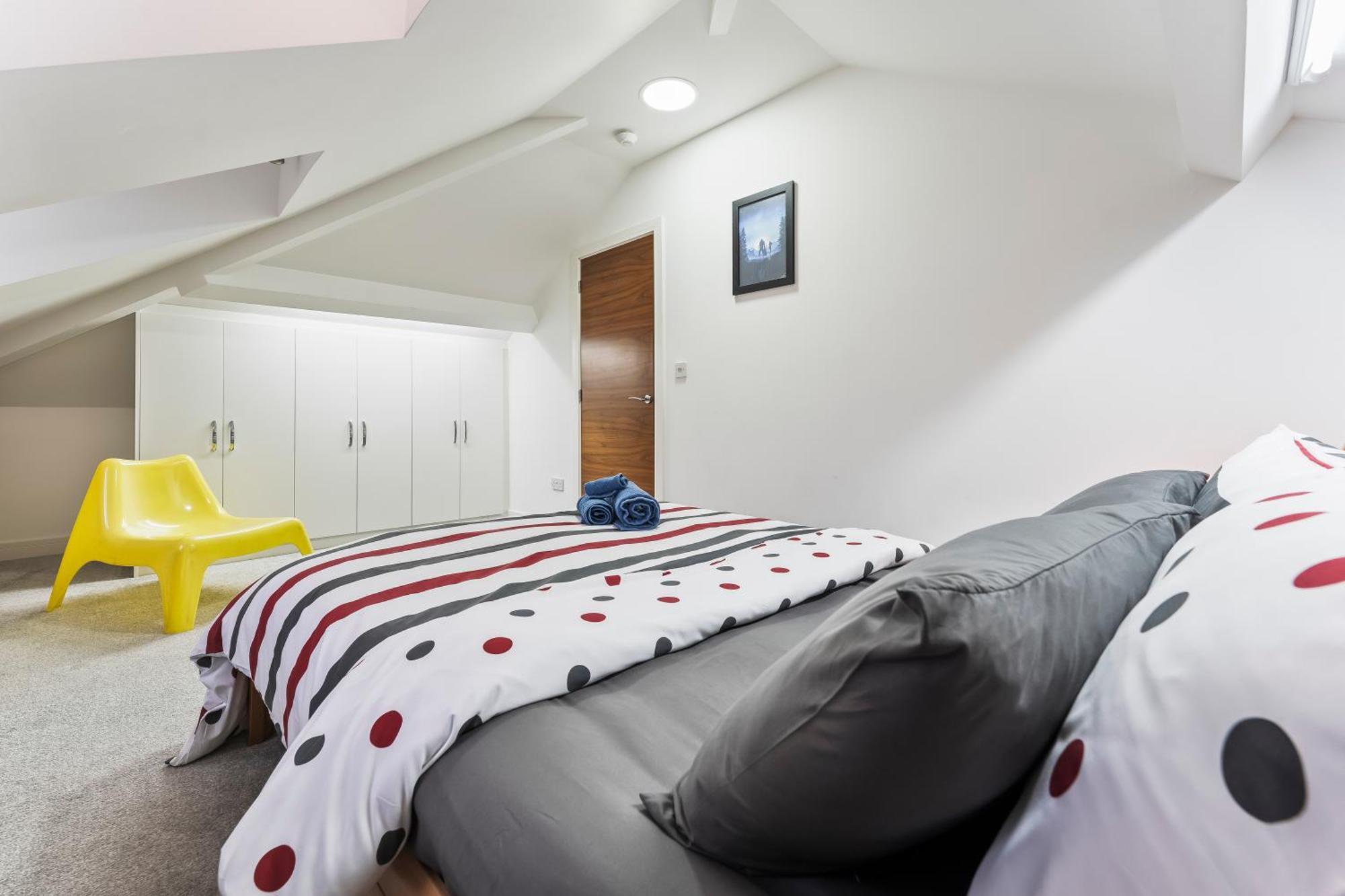 Exquisite 2-Bedroom Penthouse-Sleeps 7-Free Parking With Workstations & High-Speed Wifi Birmingham Zewnętrze zdjęcie