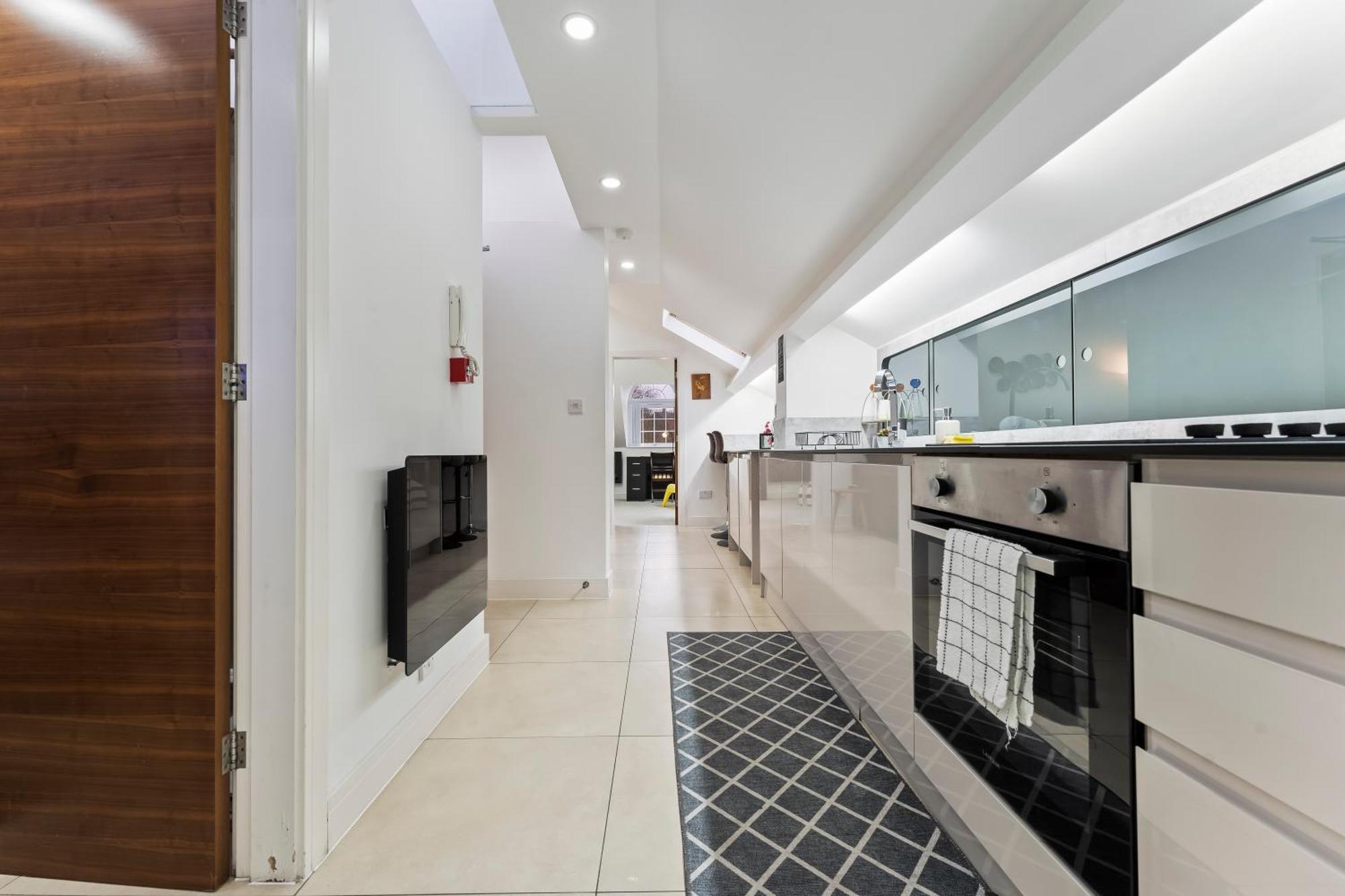 Exquisite 2-Bedroom Penthouse-Sleeps 7-Free Parking With Workstations & High-Speed Wifi Birmingham Zewnętrze zdjęcie