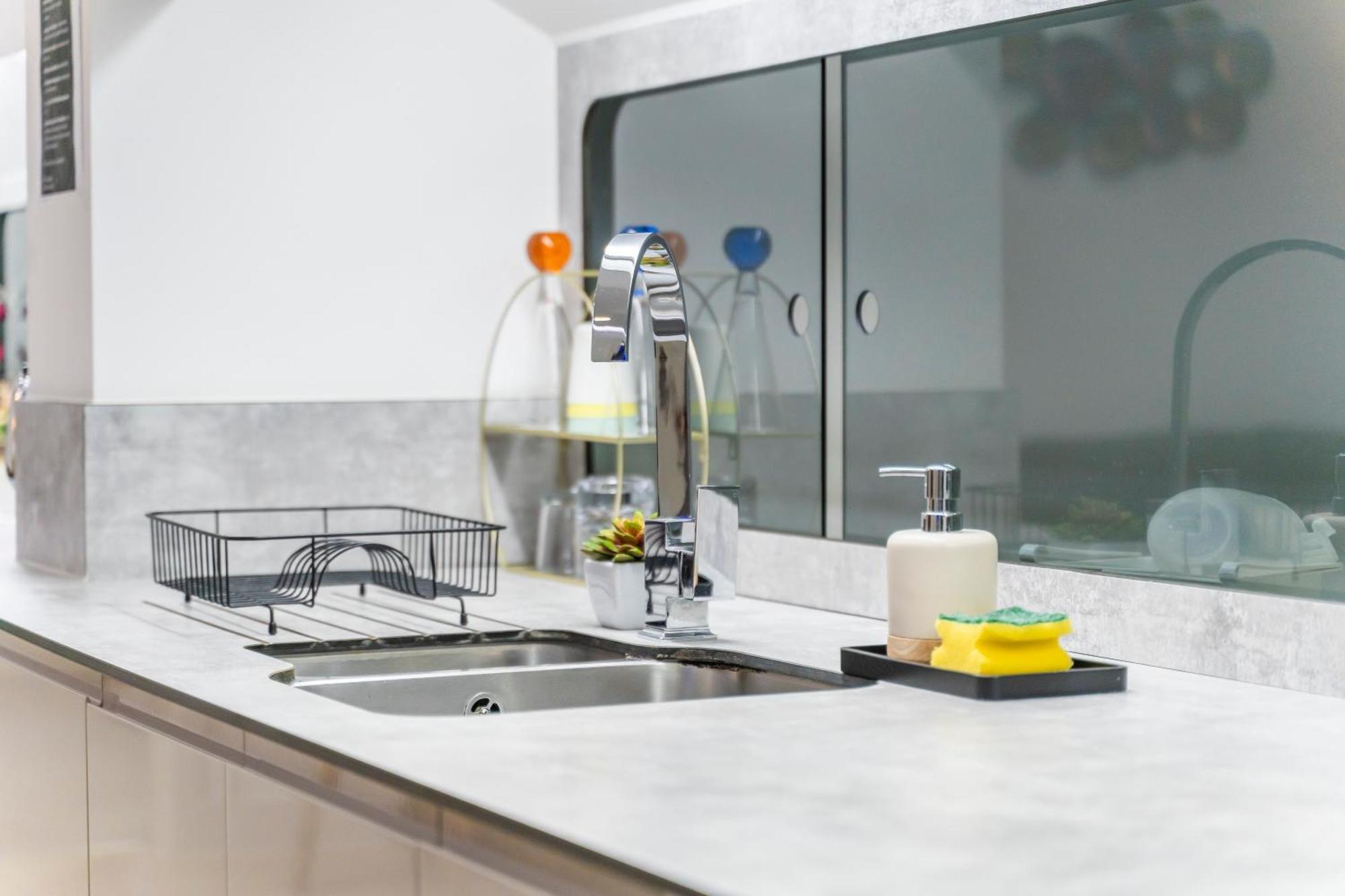 Exquisite 2-Bedroom Penthouse-Sleeps 7-Free Parking With Workstations & High-Speed Wifi Birmingham Zewnętrze zdjęcie